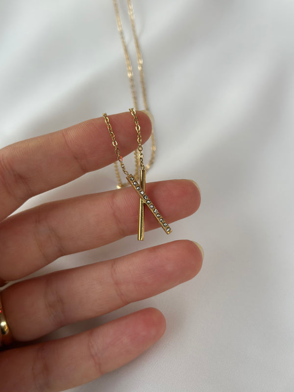 Çelik X Taşlı Kolye