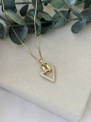 Üçgen Taşlı Kolye