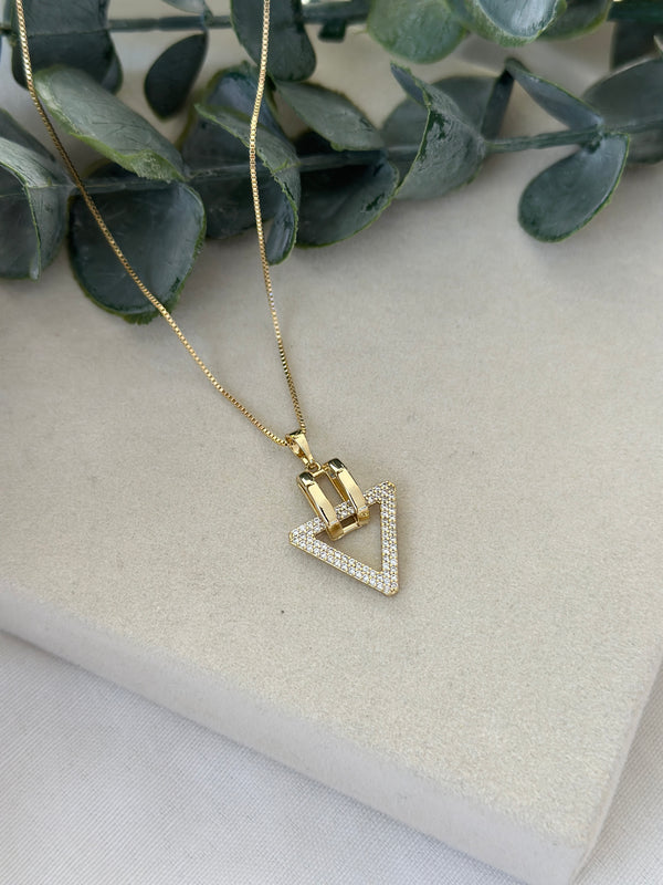 Üçgen Taşlı Kolye