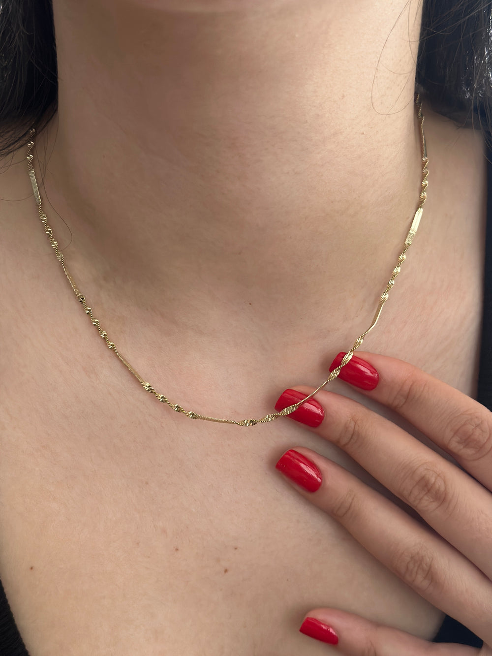 Dönük Zincir Kolye