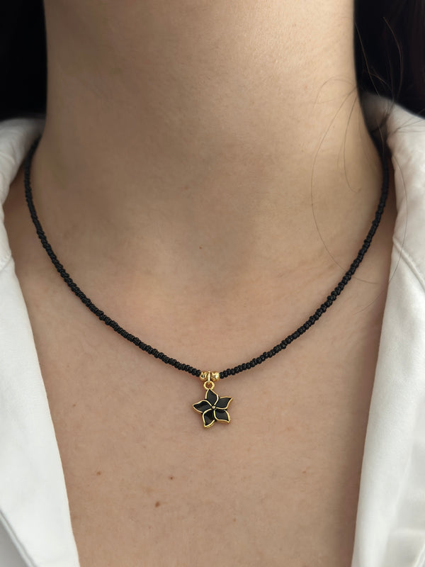 Siyah Boncuklu Kolye