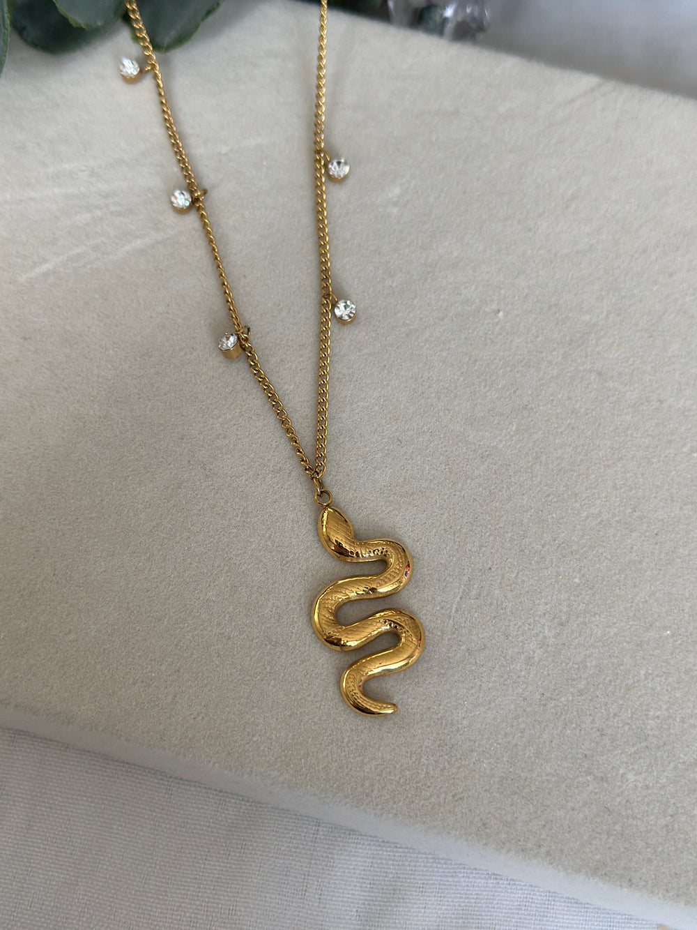 Yılan Figürlü Kolye