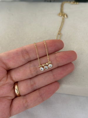 Üç Sıra Taşlı Kolye