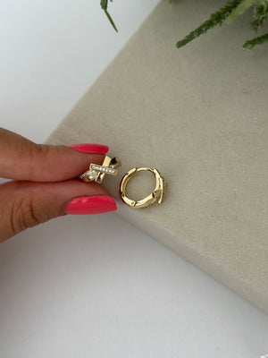 X Taşlı Halka Küpe