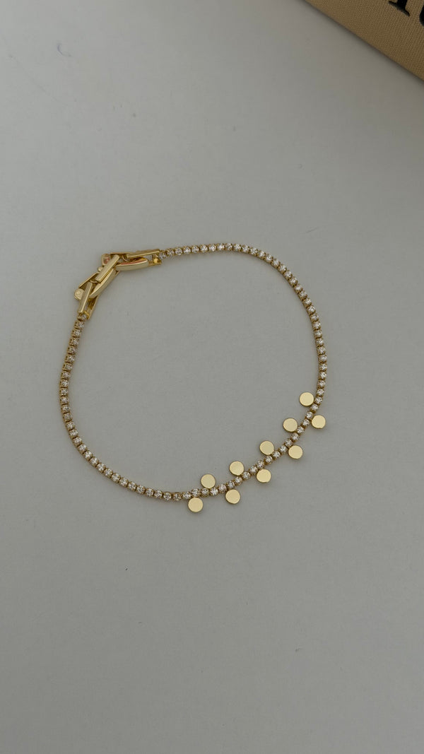 İnce Su Yolu Üstünde Yuvarlak Ezme Bileklik