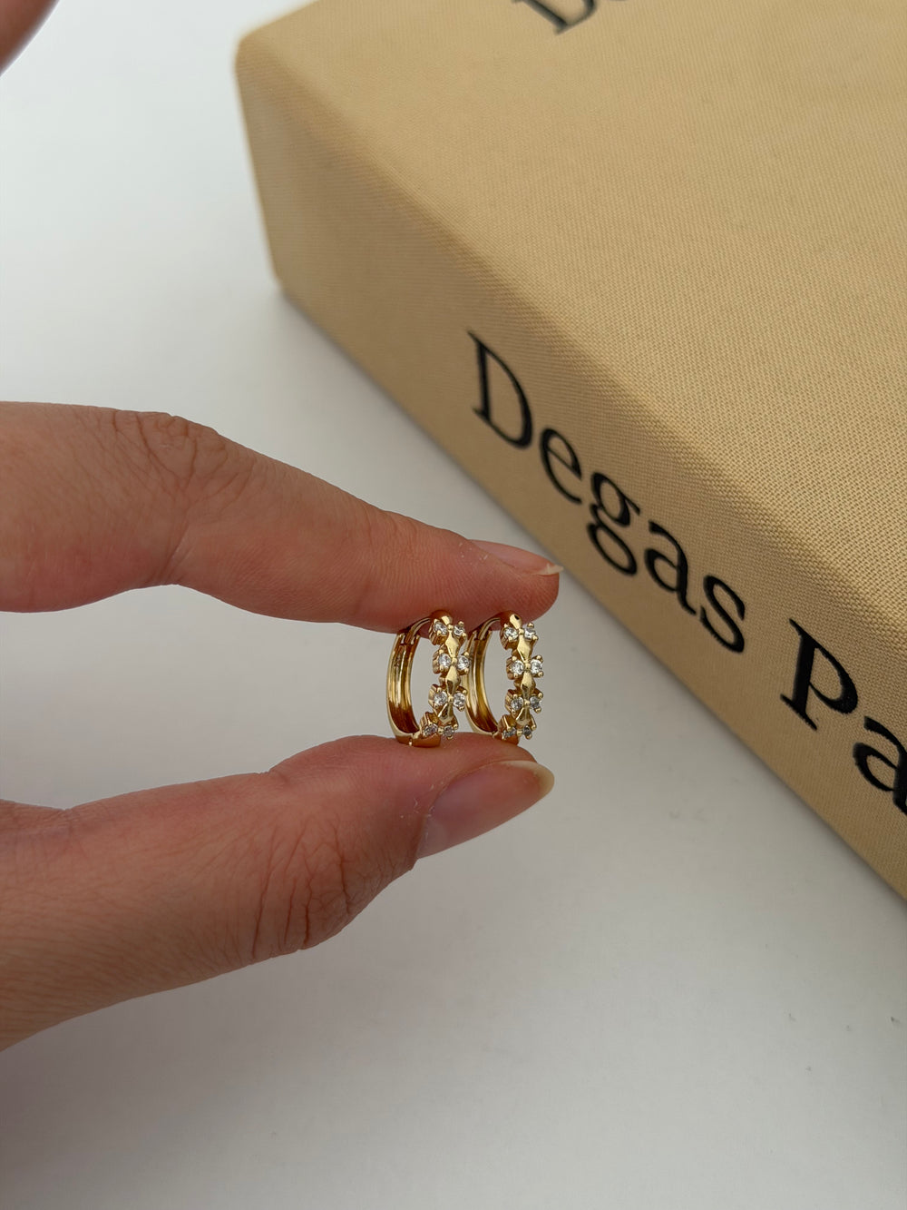 Fiyonk Taşlı Halka Küpe