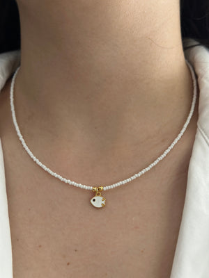 Ucu Balıklı Beyaz Boncuklu Kolye