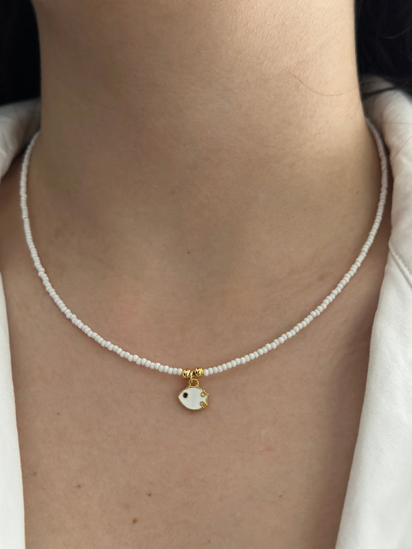 Ucu Balıklı Beyaz Boncuklu Kolye