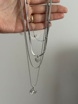 Çelik Kalp Charmlı Çoklu Kolye