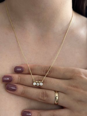 Üç Sıra Taşlı Kolye