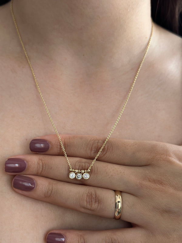 Üç Sıra Taşlı Kolye