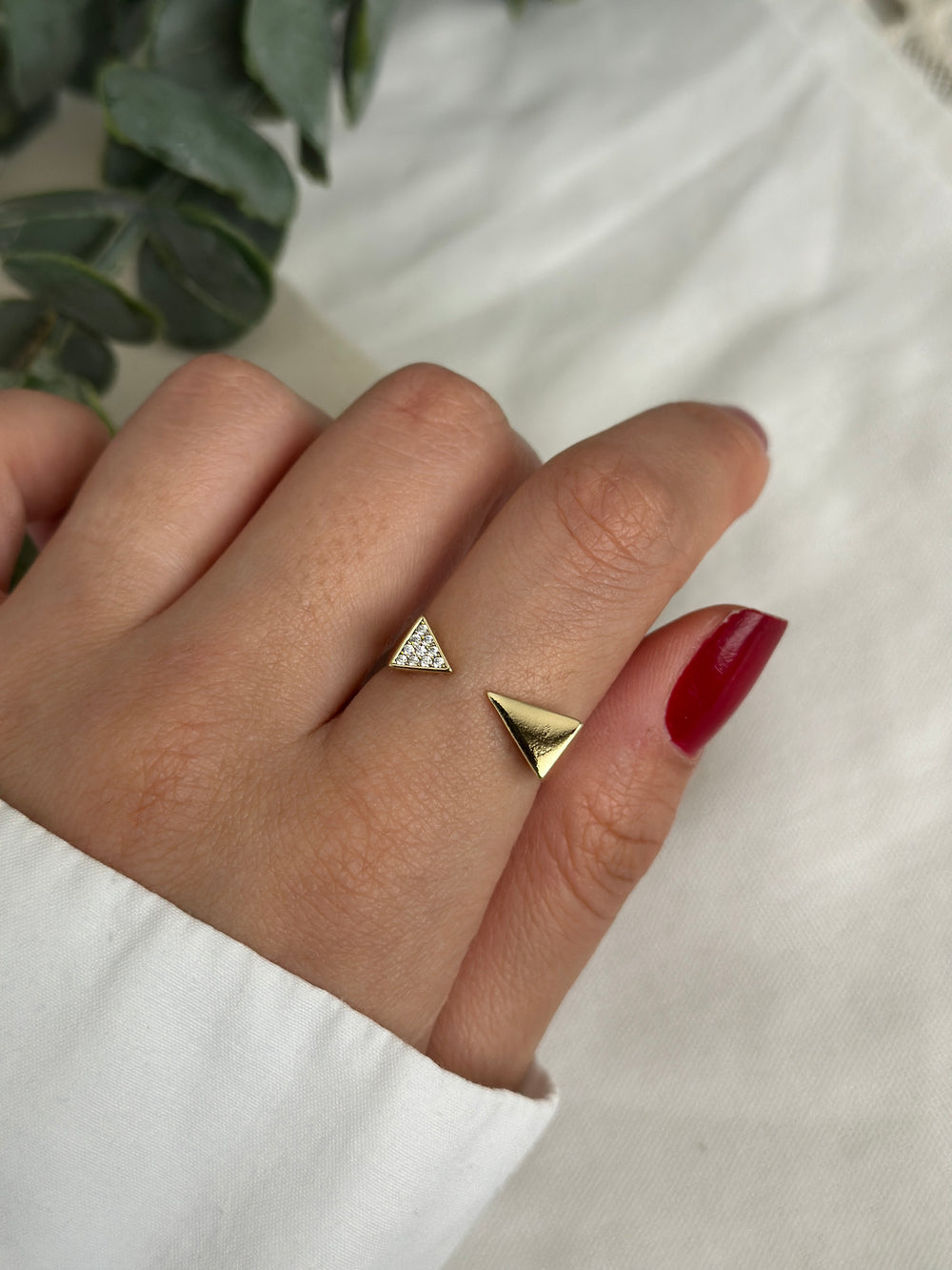 Üçgen Uçlu Yüzük