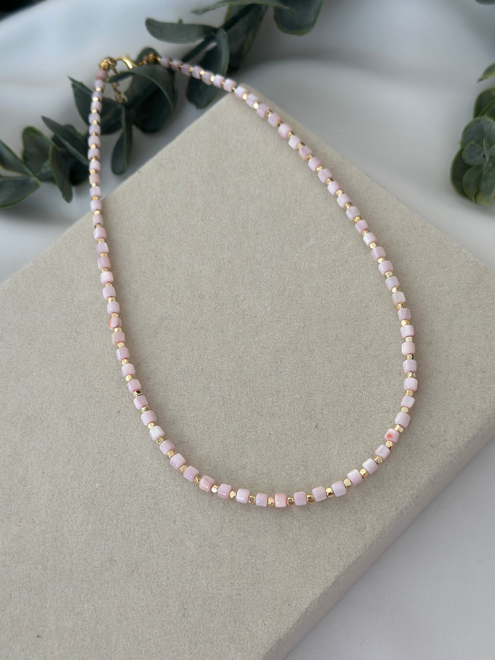 Pembe Doğal Taş Kolye