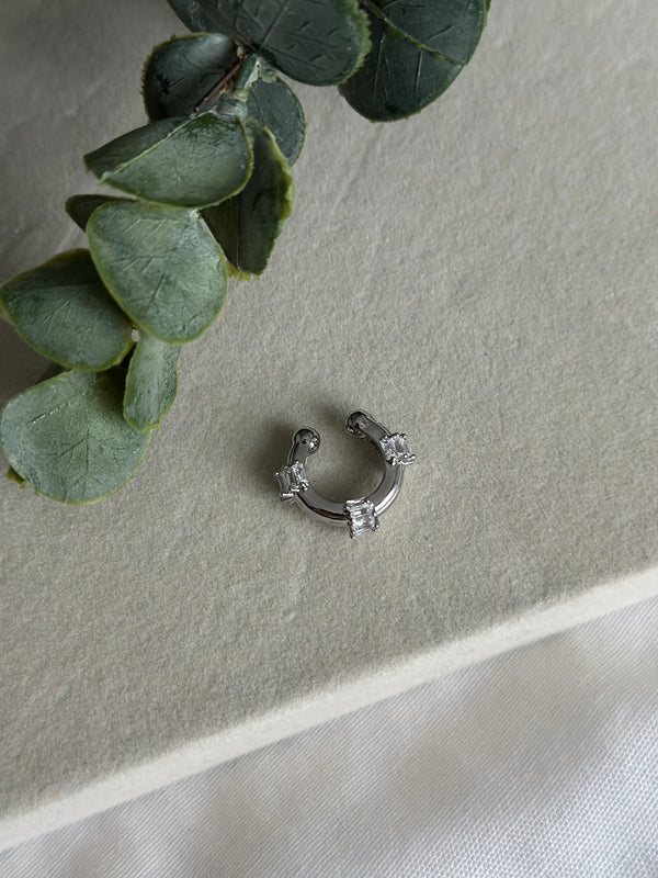 Silver Taş Detay Kıkırdak Küpe