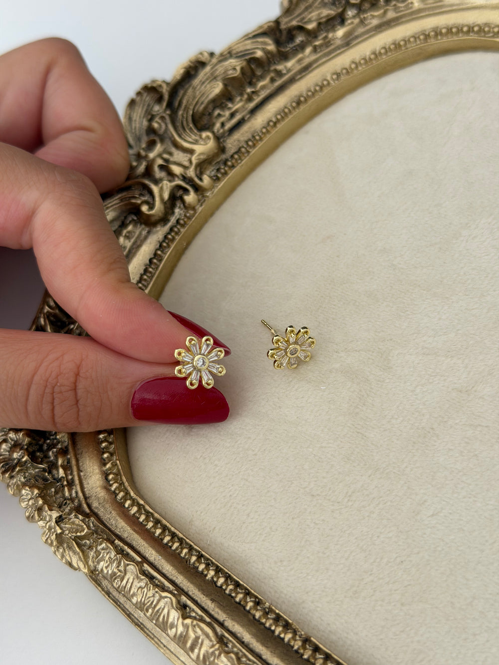 Çiçekli Gold Küpe