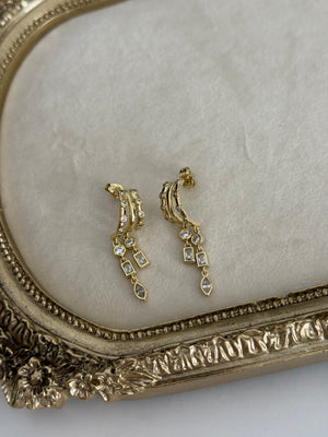 Sallantılı Küpe