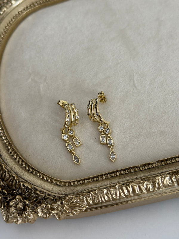 Sallantılı Küpe